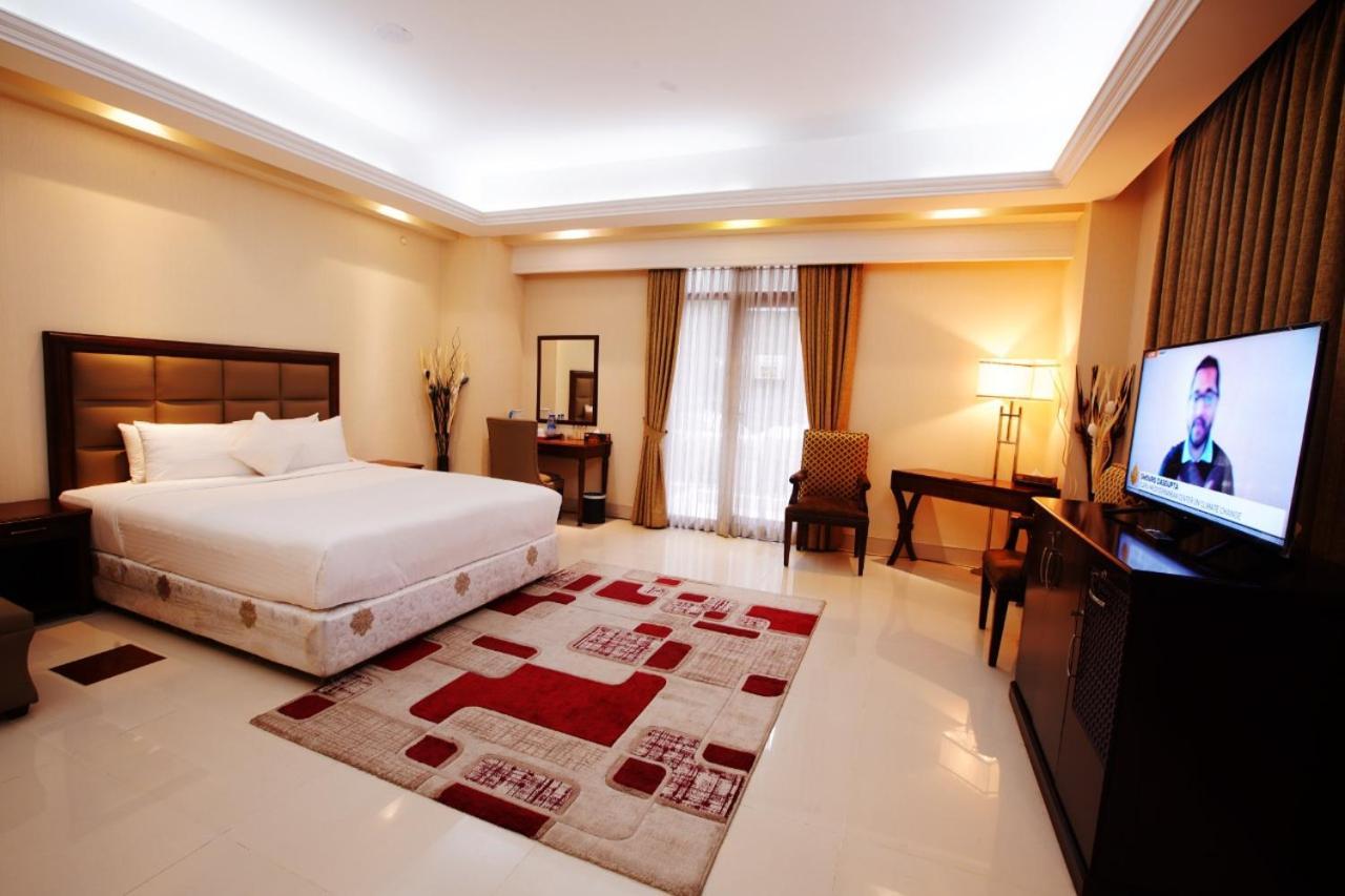 The Royal Paradise Dhaka Exterior photo