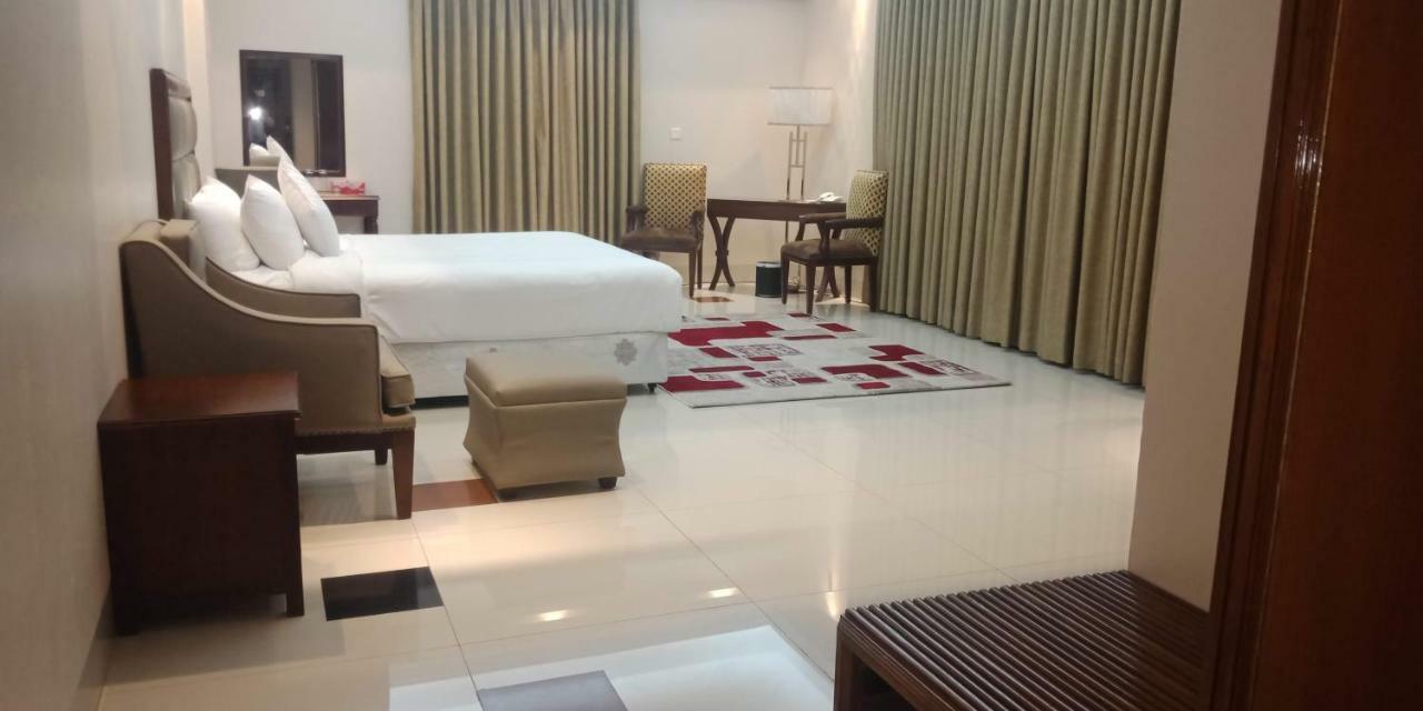 The Royal Paradise Dhaka Exterior photo